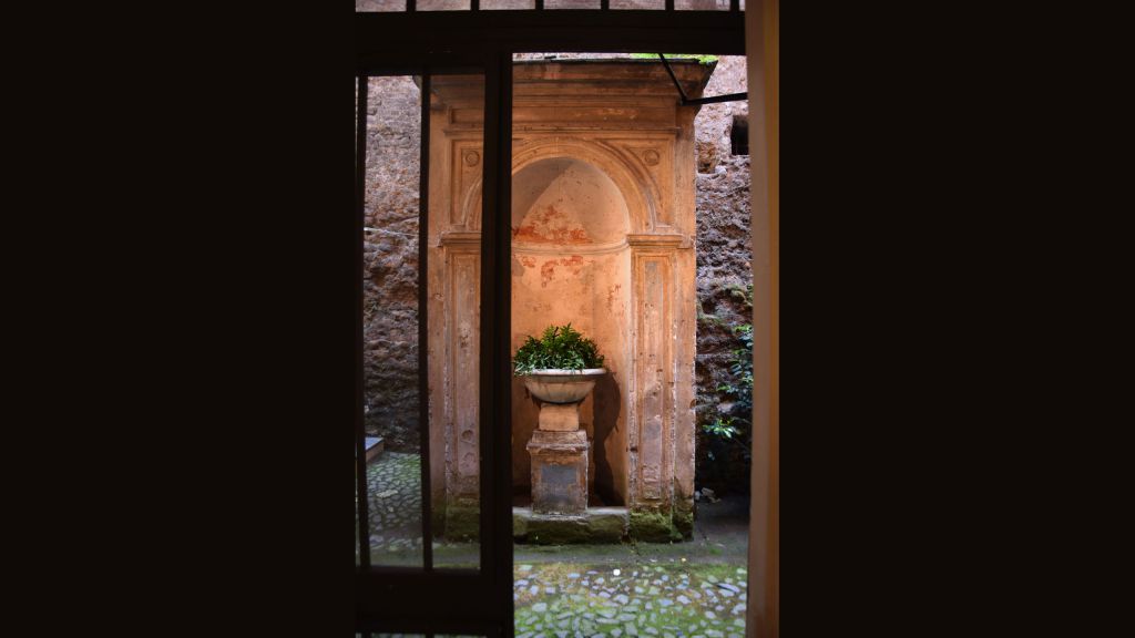 myapartsuite-rome-coronari-guesthouse-newsstand