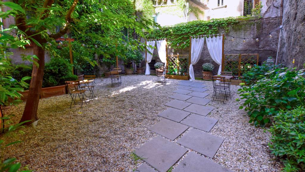navona-secret-stay-cortile-2