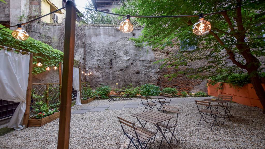 navona-secret-stay-cortile