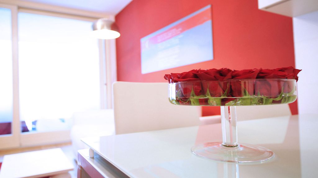 myapartsuite-rome-trastevere-red-apartment-living-room-2