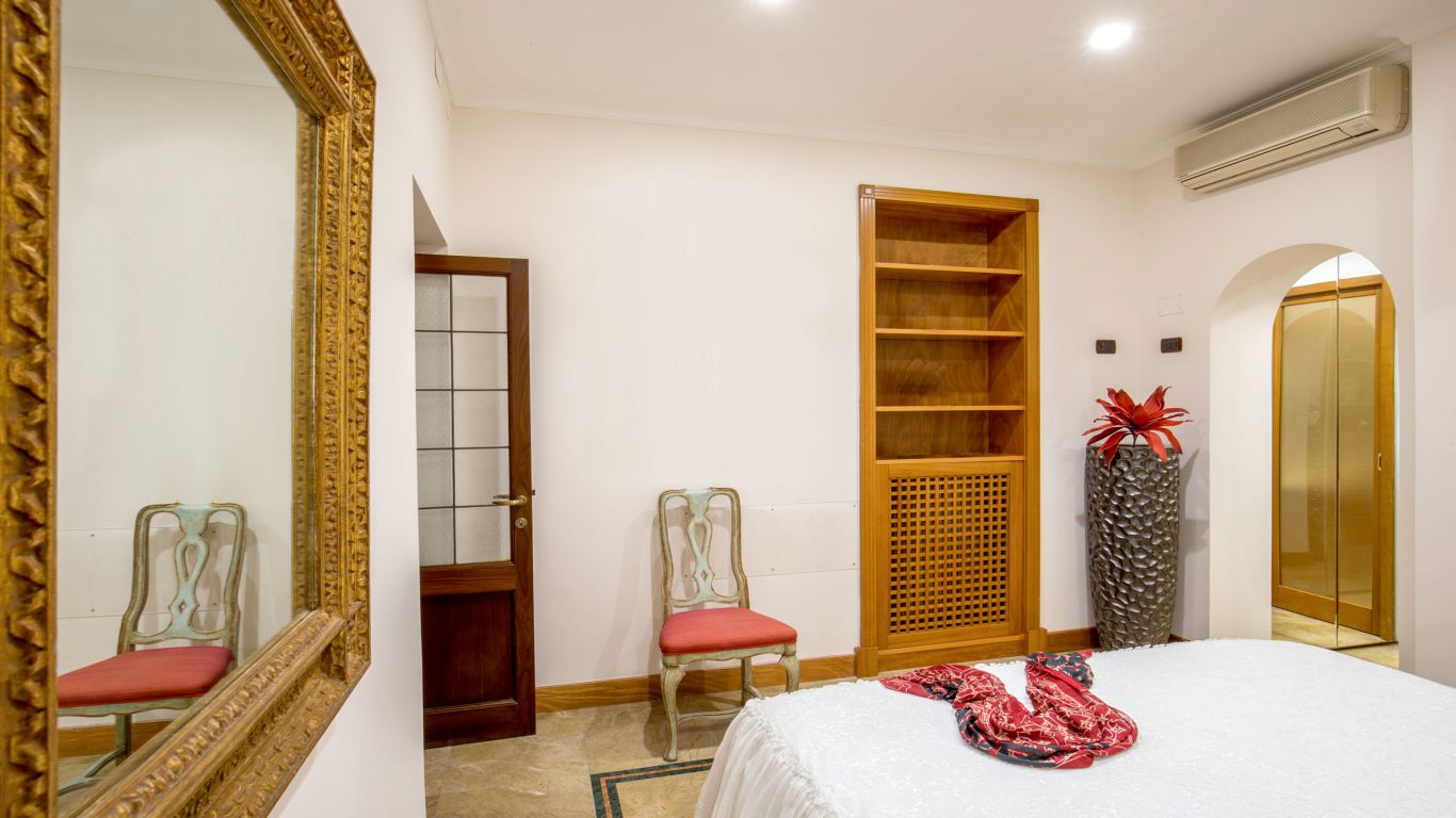 myapartsuite-rome-luxury-babuino-apartment-room-2