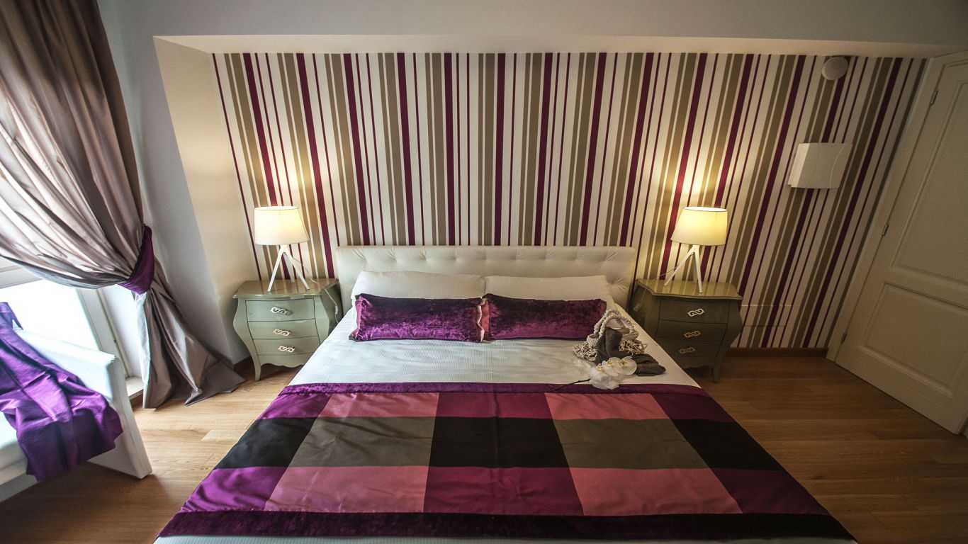 myapartsuite-rome-trastevere-purple-apartment-room-3