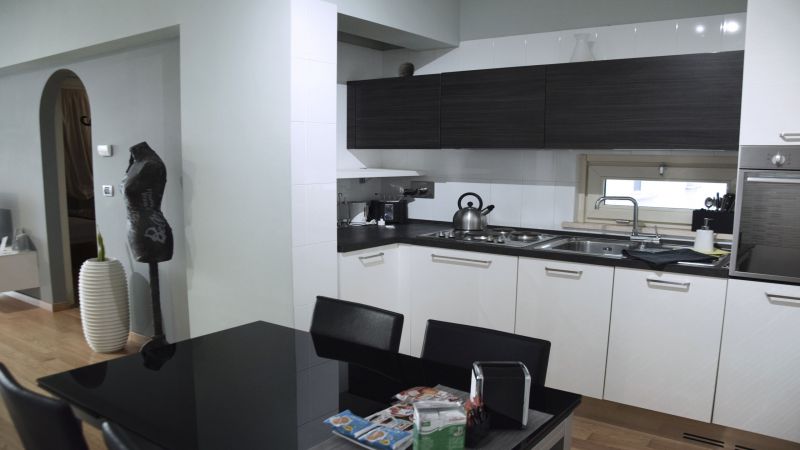 myapartsuite-rome-trastevere-black-white2-apartment-kitchen-2