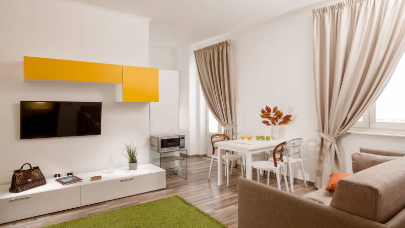 myapartsuite-rome-colosseum-monica-apartment-living-room-2