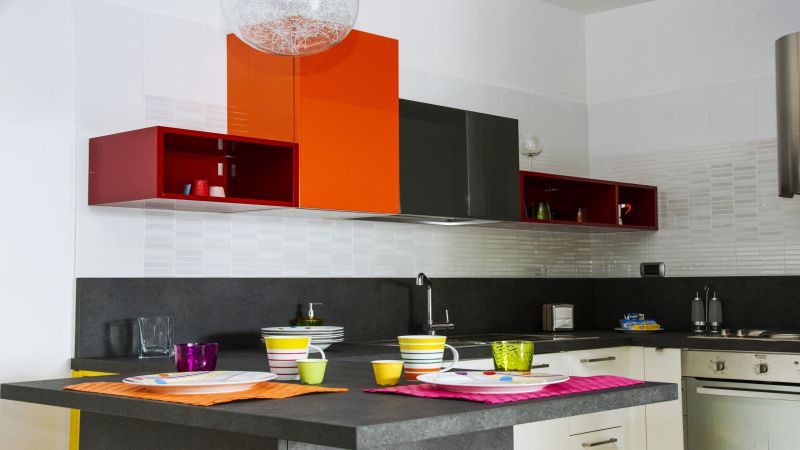 myapartsuite-rome-trastevere-pop-colors-apartment-kitchen